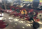 Kverneland 3300 S vario met steenbeveiliging  150 ha geploegd